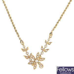 An early 20th century 15ct gold seed and split pearl necklace.