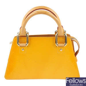 LOUIS VUITTON - a yellow Vernis Mini Forsyth handbag.