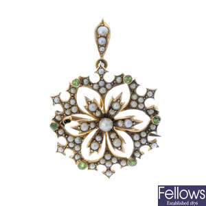 An early 20th century 9ct gold demantoid garnet, split and seed pearl pendant.