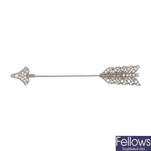 An early 20th century platinum diamond arrow jabot pin.