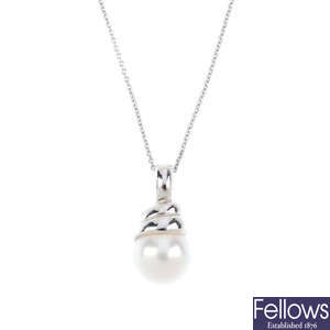 An 18ct gold cultured pearl pendant, with chain.