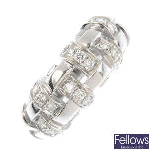 TIFFANY & CO. - a diamond plait ring. 