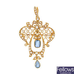 An Edwardian 15ct gold gem-set pendant.