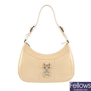 GUCCI - a polished cream hobo handbag.