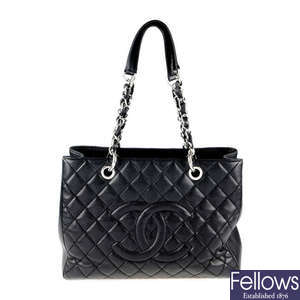 CHANEL - a Caviar CC tote handbag.