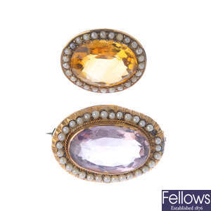 Two early 20th century 9ct gold gem-set and split pearl brooches.