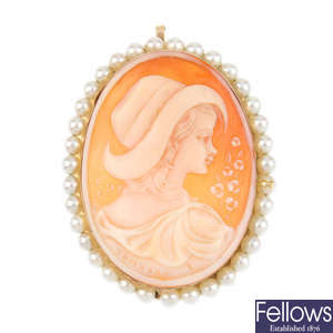 A 9ct gold cultured pearl and shell cameo brooch.