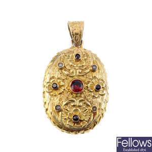 A 9ct gold gem-set locket.