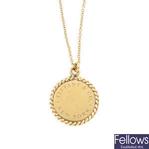 TIFFANY & CO. - an 18ct gold pendant.