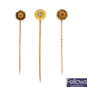 A selection of mainly late 19th to early 20th century mainly gold stickpins.